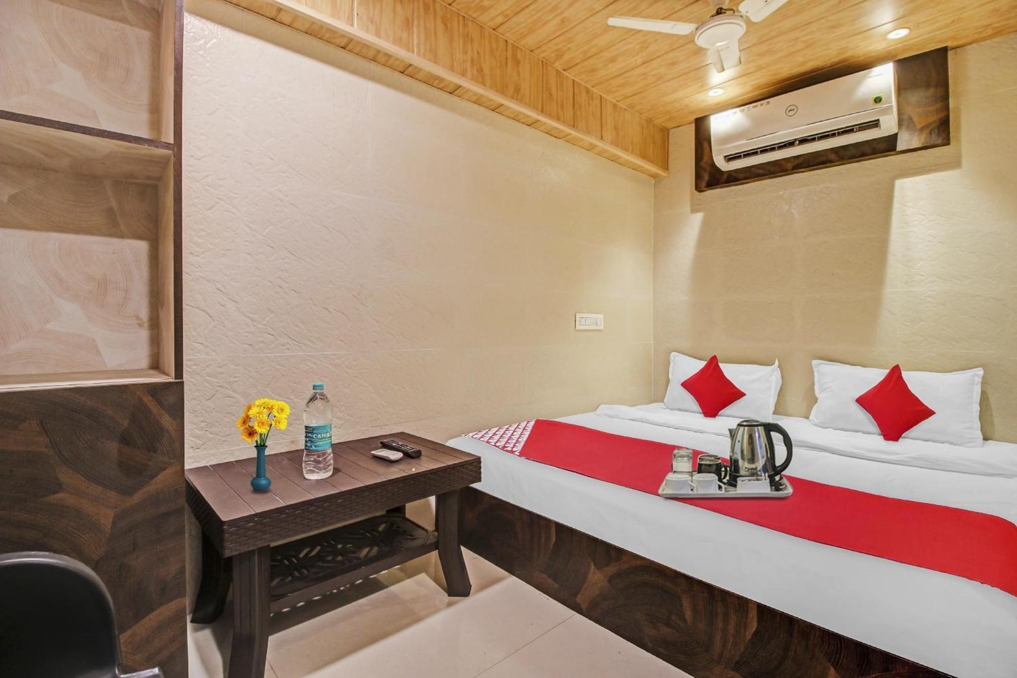 Hotel Ambedkar Kalyan Exterior photo