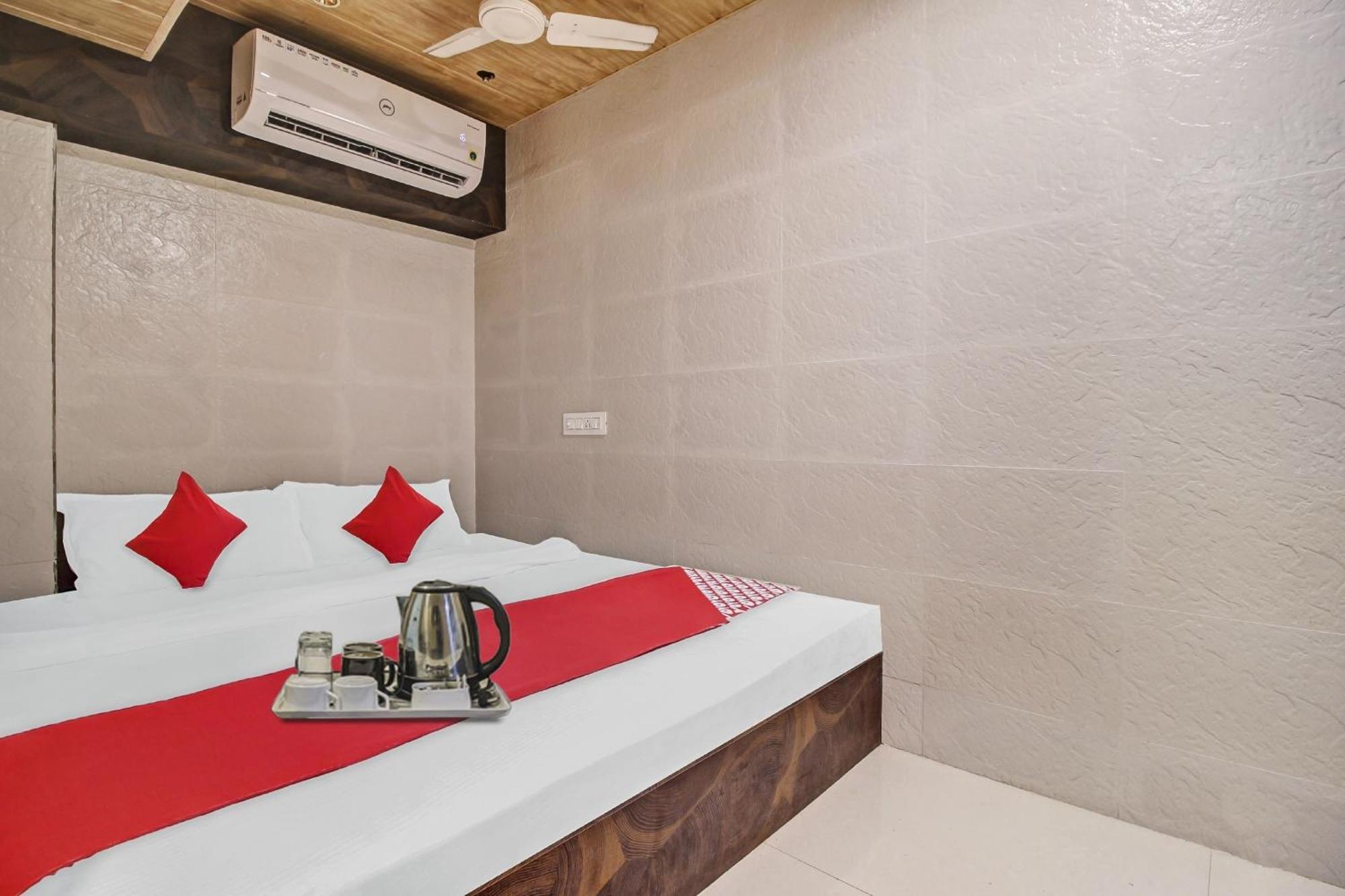 Hotel Ambedkar Kalyan Exterior photo