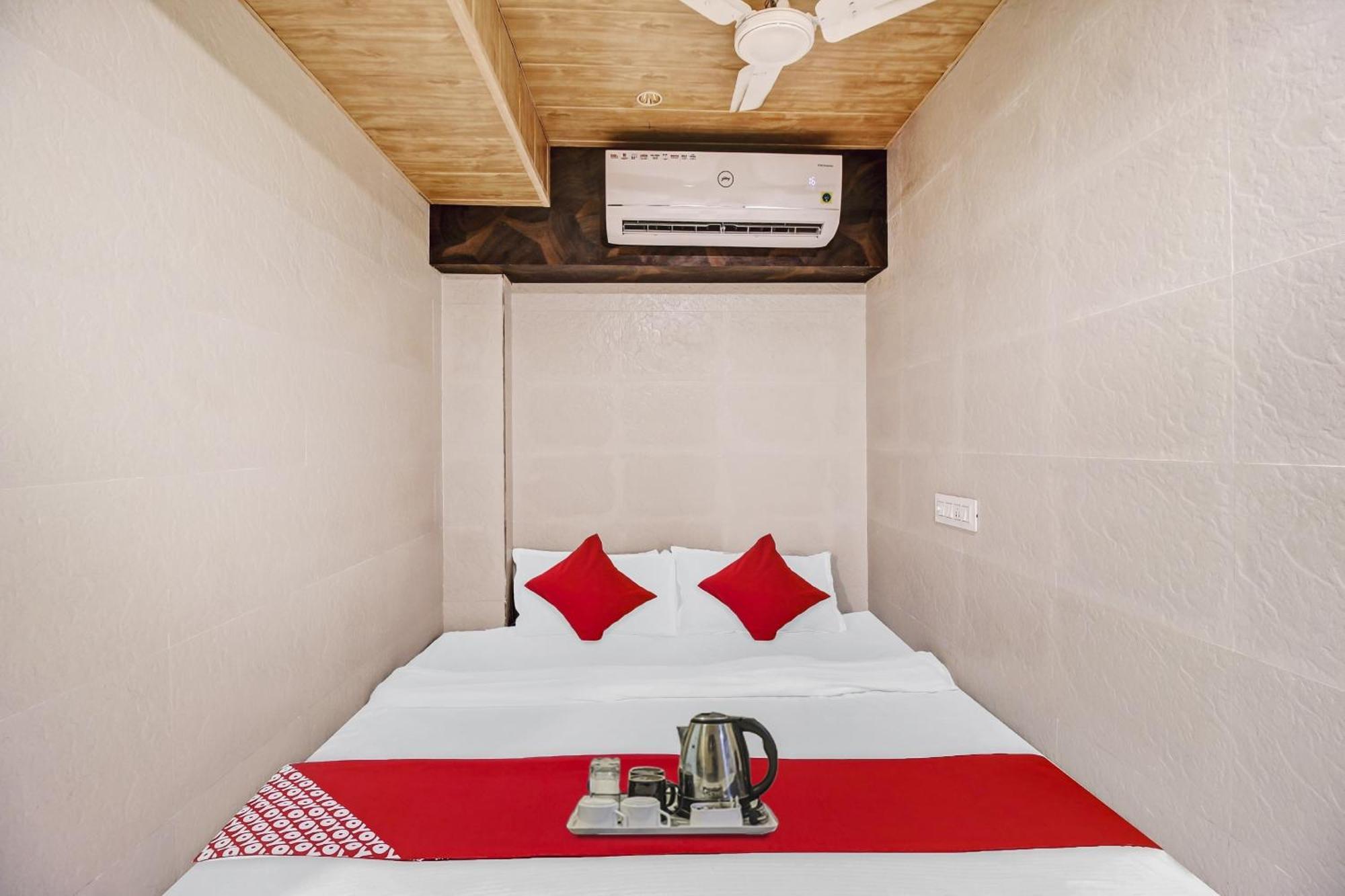 Hotel Ambedkar Kalyan Exterior photo